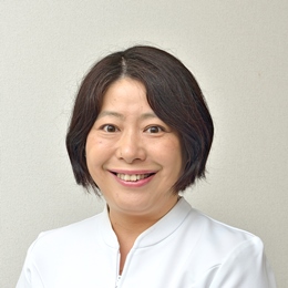 潘 勤雅